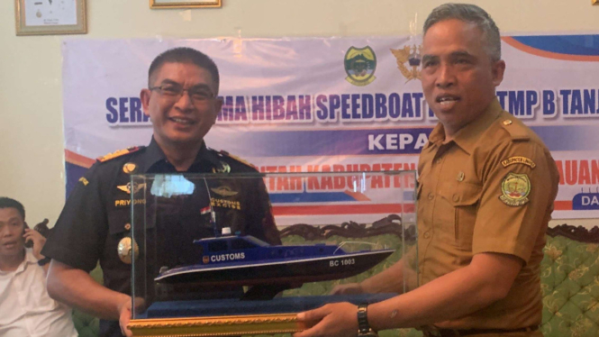 Bea Cukai Tanjungpinang Hibahkan Satu Unit Speed Boat ke BPBD Kabupaten Lingga