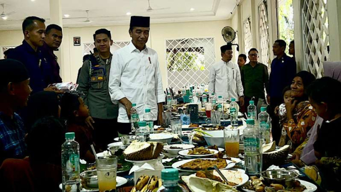 Presiden Joko Widodo (Jokowi) Ajak Warga Kabupaten Kampar Makan Siang