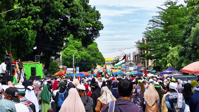 Ribuan aksi solidaritas bela Palestina di Kota Medan.(B.S.Putra/VIVA)