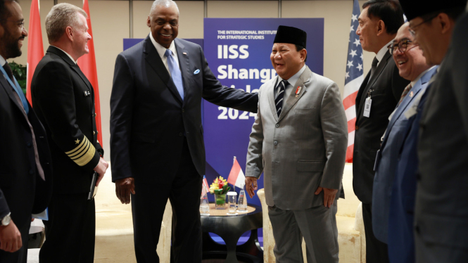 Menteri Pertahanan Republik Indonesia Prabowo Subianto bersama Menteri Pertahanan Amerika Serikat Lloyd J. Austin III (sumber foto: Biro Humas Setjen Kemhan)