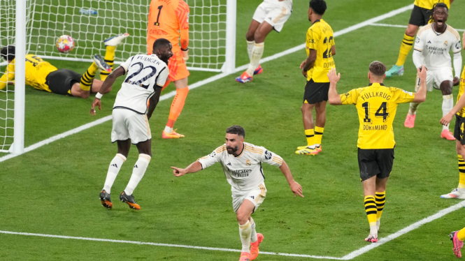 Pemain Real Madrid, Dani Carvajal rayakan gol ke gawang Borussia Dortmund