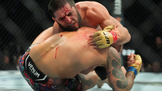 UFC 302: Blood Duel, Islam Lock Makhachev derrotó a Dustin Poirier