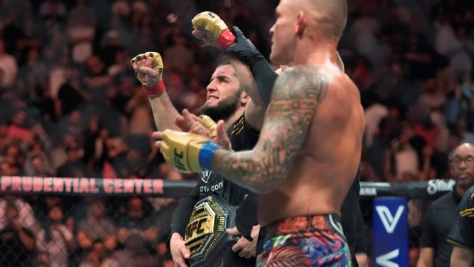 Islam Makhachev sukses taklukkan Dustin Poirier