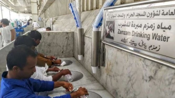 Kran air zam zam untuk minum para jemaah di Masjidil Haram Arab Saudi