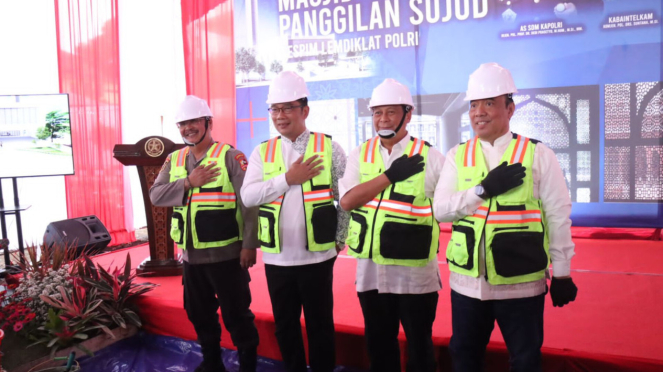 Lançamento da primeira pedra para a renovação da mesquita Call to Sujud em Sespim Lemdiklat Polri