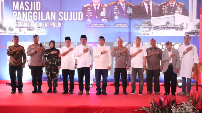 Peletakan batu pertama renovasi Masjid Panggilan Sujud di Sespim Lemdiklat Polri