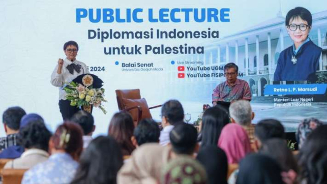 Menteri Luar Negeri Retno saat menyampaikan kuliah umum bertajuk "Diplomasi Indonesia untuk Indonesia" di Balai Senat Universitas Gadjah Mada (UGM), Yogyakarta, Senin, 3 Juni 2024.