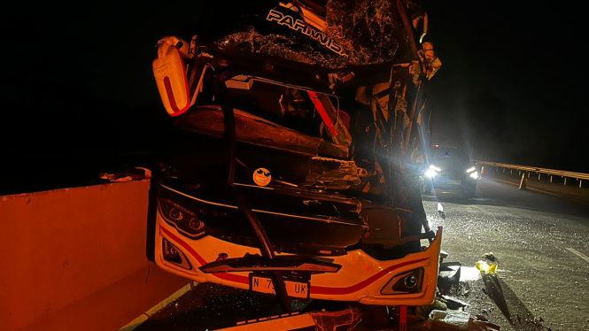 Bus yang terlibat kecelakaan di Tol Pandaan. 