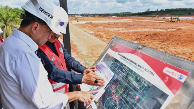 El ministro de Transporte, Budi Karya Sumadi, inspeccionó el progreso de la construcción del Aeropuerto Nusantara Capital (IKN) en Kalimantan Oriental, el lunes 3 de junio de 2024.