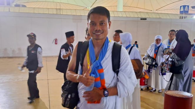 O capitão da equipe Persib Bandung, Dedi Kusnandar, veio a Jeddah para a cerimônia do Hajj