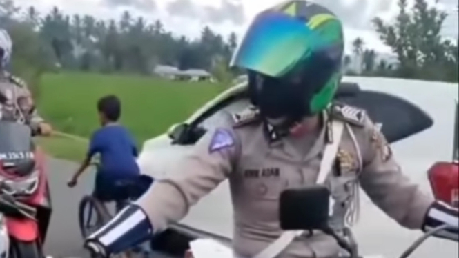 Polisi tilang pemotor yang pura-pura jadi petani