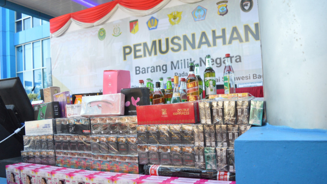 Bea Cukai memusnahkan barang milik negara (BMN) hasil penindakan kepabeanan