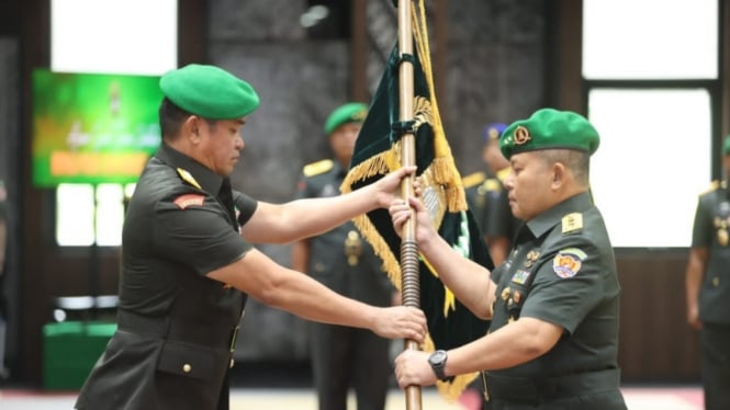 VIVA Militer: KSAD Jenderal TNI Maruli Simanjuntak pimpin Sertijab Kapusziad