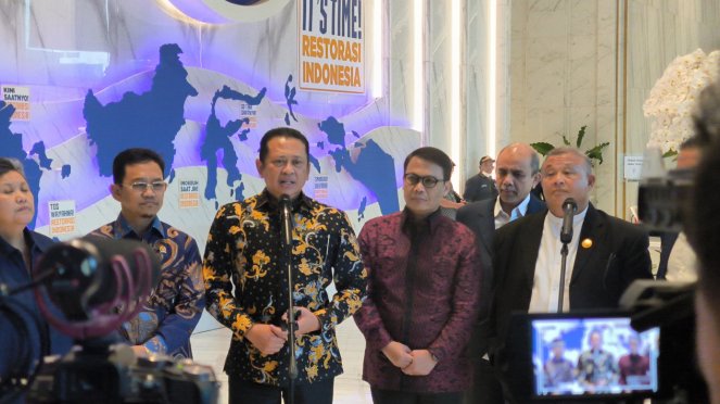 Ketua MPR RI Bambang Soesatyo alias Bamsoet usai bertemu dengan Ketua Umum Partai Nasdem, Surya Paloh di Nasdem Tower, Yakarta Pusat, Selasa, 4 de junio de 2024