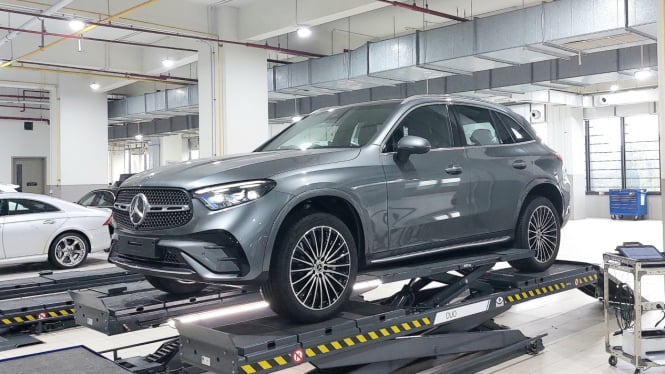 Bengkel resmi Mercedes-Benz