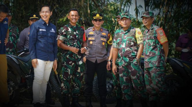 VIVA Militer: Brijen TNI Iwan bersama Danrem, Dandim di TMMD Purwakarta 