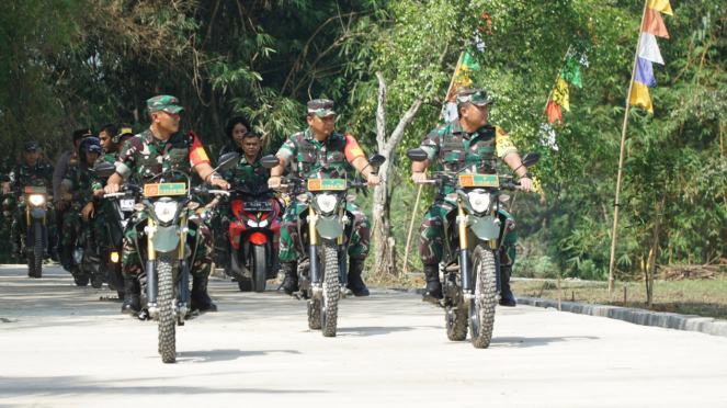 VIVA Militer: Brijen TNI Iwan bersama Danrem, Dandim di TMMD Purwakarta 