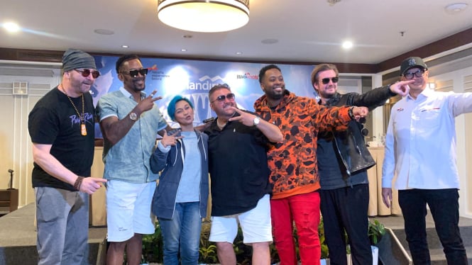 Color Me Badd saat konferensi pers Winter Concert 2024.