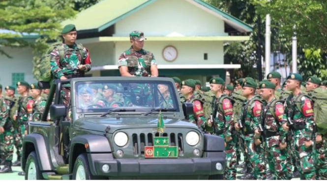 VIVA Militer: Pangdam XII/Tjp Mayjen TNI Iwan lepas Satgas Pamtas RI-Malaysia