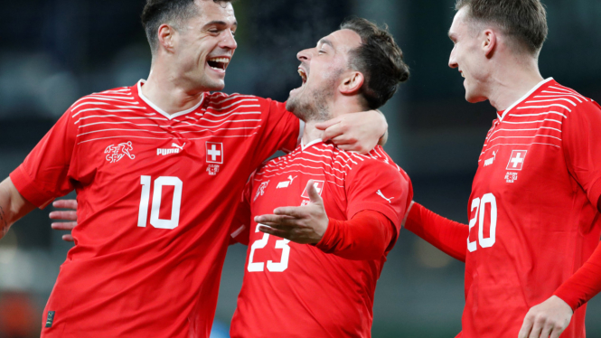 Pemain Timnas Swiss Granit Xhaka dan Xherdan Shaqiri