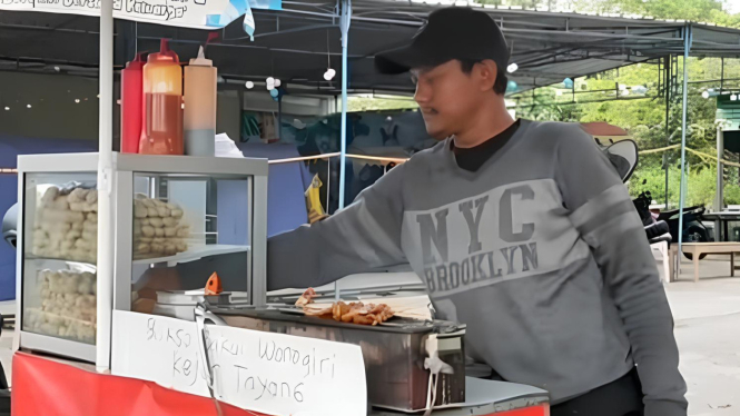 Lukman Busro, penjual bakso bakar berangkat haji tahun 2024.