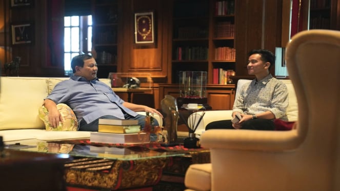 Prabowo Subianto dan Gibran Rakabuming ngopi bareng di Hambalang