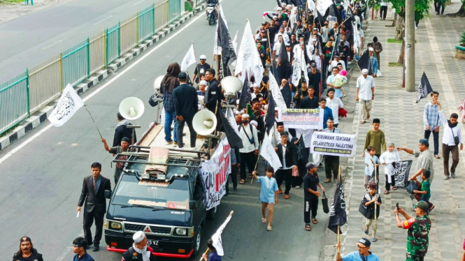 Ribuan massa gelar aksi bela Palestina di Kota Medan.(B.S.Putra/VIVA)