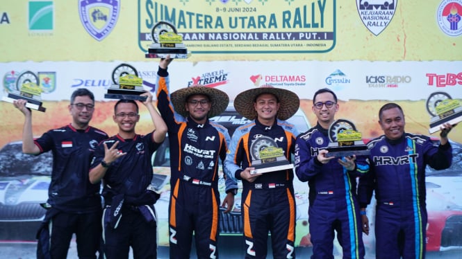 Rihans Variza bersama navigatornya Fahrezi Fadh, juarai Kejurnas Sumut Rally 2024.(istimewa/VIVA)