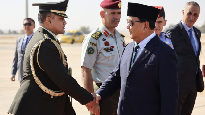 Menteri Pertahanan RI Prabowo Subianto tiba di Queen Alia International Airport (QAIA) untuk hadir di Konferensi Tanggap Darurat Gaza.