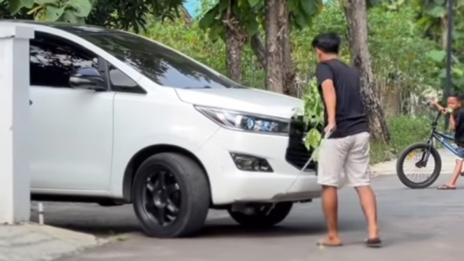 Kijang Innova Reborn