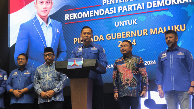 Ketua Umum Partai Demokrat, Agus Harimurti Yudhoyono memberikan rekomendasi kepada Murad Ismail dan Michael Wattimena untuk maju sebagai cagub dan cawagub Maluku 2024 