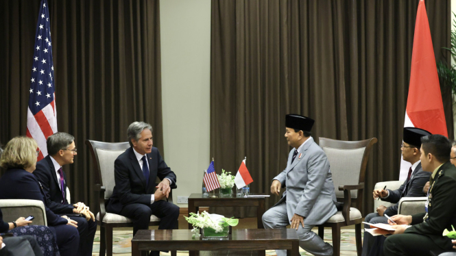 Menteri Pertahanan (Menhan) RI, Prabowo Subianto melakukan pertemuan bilateral dengan Menteri Luar Negeri Amerika Serikat (AS) H.E. Mr. Antony John Blinken di Yordania (sumber foto: Biro Humas Setjen Kemhan)