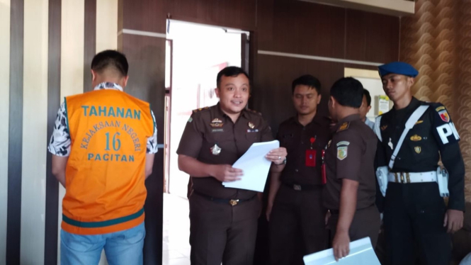 Manager Bank di Pati Korupsi Uang Nasabah ditahan di Kajari Pacitan