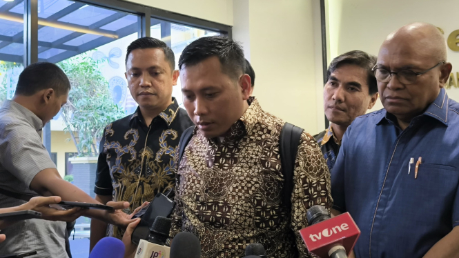 Staf Sekjen PDIP, Hasto Kristiyanto, bernama Kusnadi Laporkan Penyidik KPK ke Komnas HAM