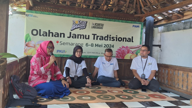 Studi banding dan pelatihan pembuatan jamu tradisional olahan