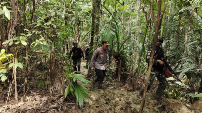 VIVA Militer: Pasukan Tombak Sakti TNI terobos hutan menuju agama sesat