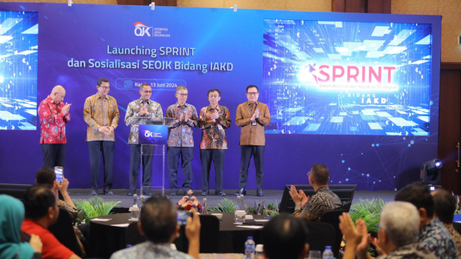 Peluncuran aplikasi Sistem Perizinan dan Registrasi Terintegrasi (SPRINT) (dok: OJK)