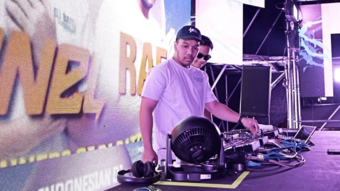 Dua disc jockey (DJ) asal Indonesia, Lionel dan RAF