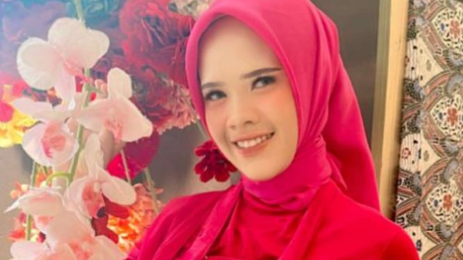 Aprilia Majid, selebgram yang ditinggal suami selama 1 tahun 