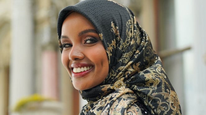 Buttonscarves Gandeng Supermodel Hijab Pertama Dunia, Halima Aden ...