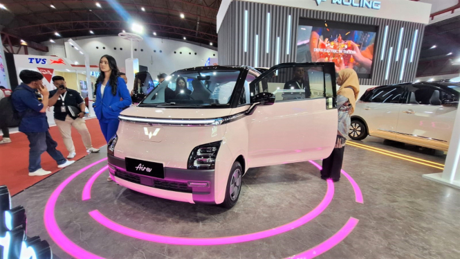 Booth Wuling di Jakarta Fair 2024