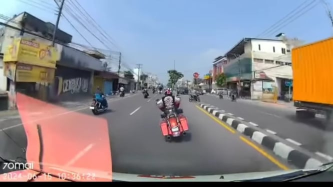 Viral moge halangi jalan mobil Ambulans di Magelang