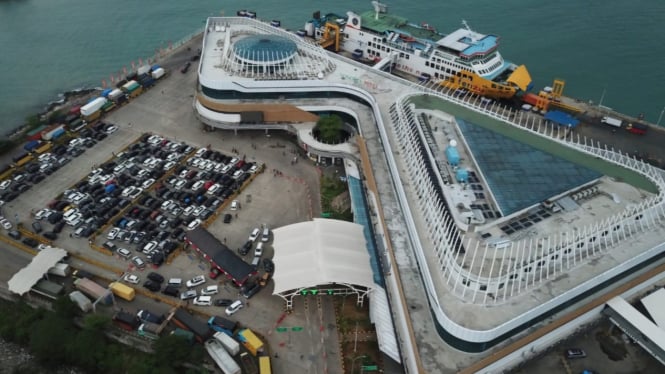 Antrian Kendaraan di Dermaga Eksekutif Pelabuhan Merak. (ASDP Indonesia Ferry).