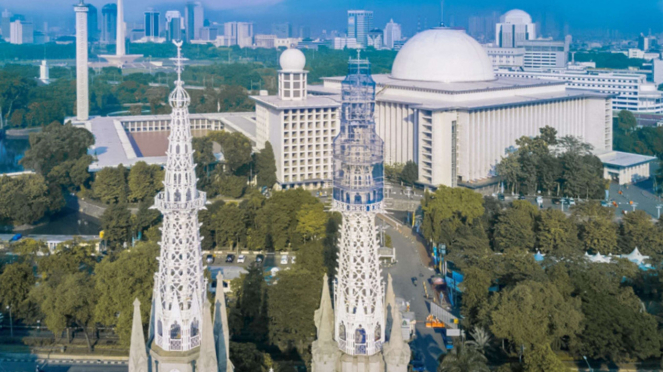 Masjid ISTIQLAL Dan Gereja Katedral