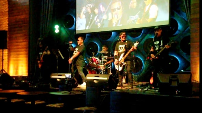 Grup band Lawang Pitu saat launching album Anugerah Harmoni di Hard Rock Cafe Bali