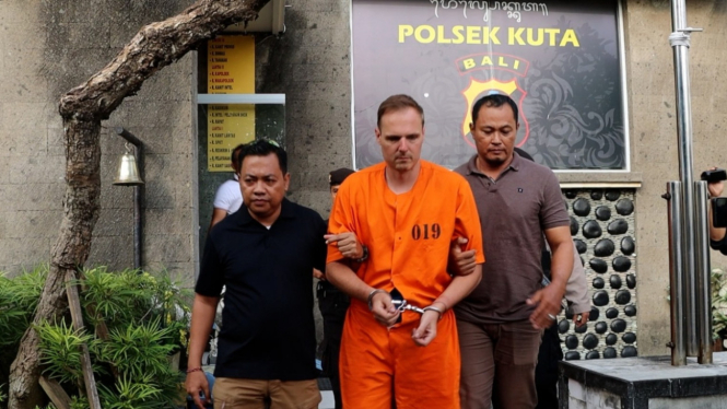 Polisi mengamankan WN Jerman yang menganiaya warga dan melakukan pengancaman