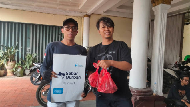 IJTI Korda Depok membagikan daging kurban kepada sopir ambulans