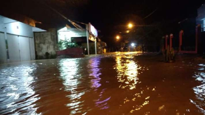 Bencana banjir melanda Kabupaten Ogan Komering Ulu (OKU), Sumatra Selatan, pada Minggu malam, 16 Juni 2024.