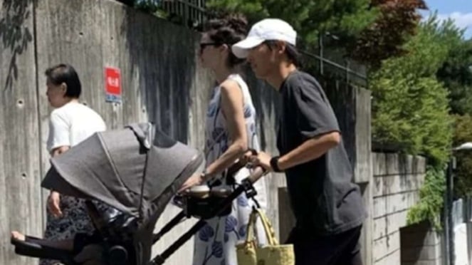 Song Joong Ki compartilha momentos especiais com sua esposa e filho