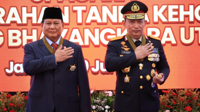 Prabowo Subianto Terima Penghargaan Tanda Kehormatan Bintang Bhayangkara Utama